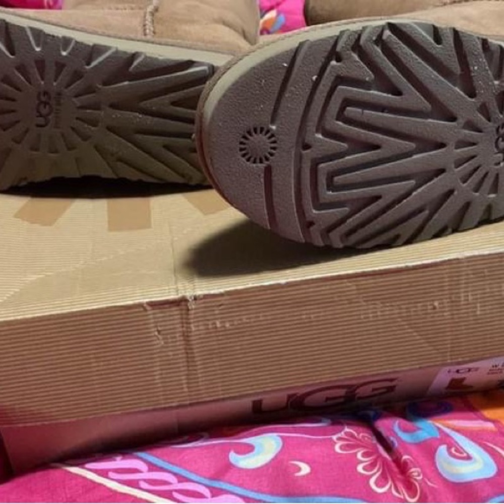 Ugg short boots. Chestnut size 7